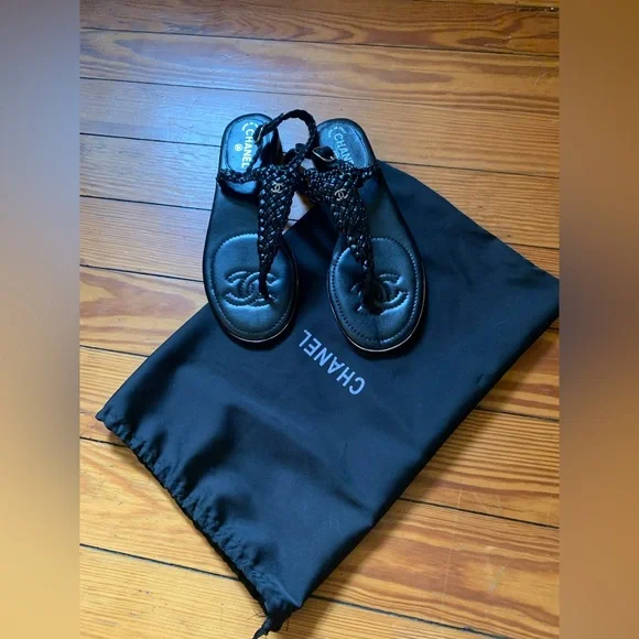 Like New! Authentic Chanel Braided CC Logo Leather  Thong Sandals Size EU 37 - Picture 14 of 16